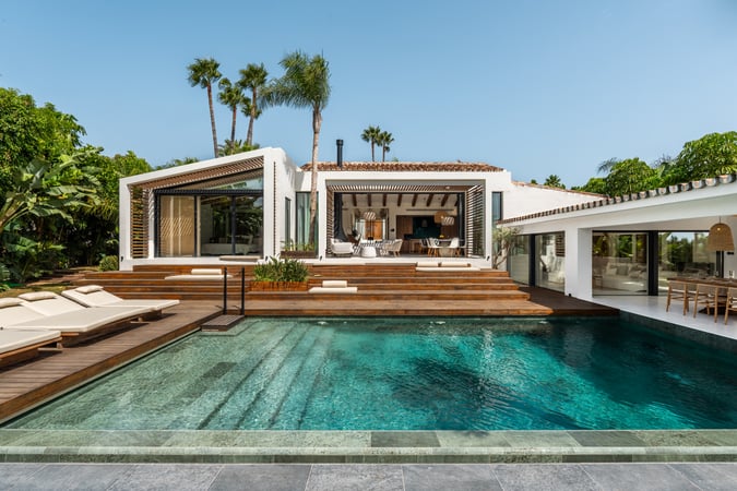 Villa in Nueva Andalucia - view 1