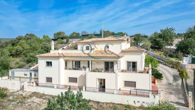 Villa in Loule - view 1