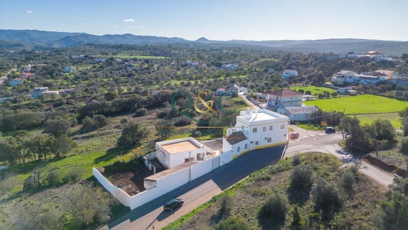 Villa in Salir - view 1