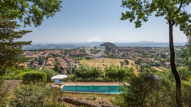 House in Sarteano - view 1