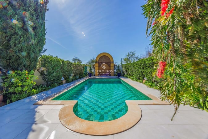 Villa in Guia - view 1