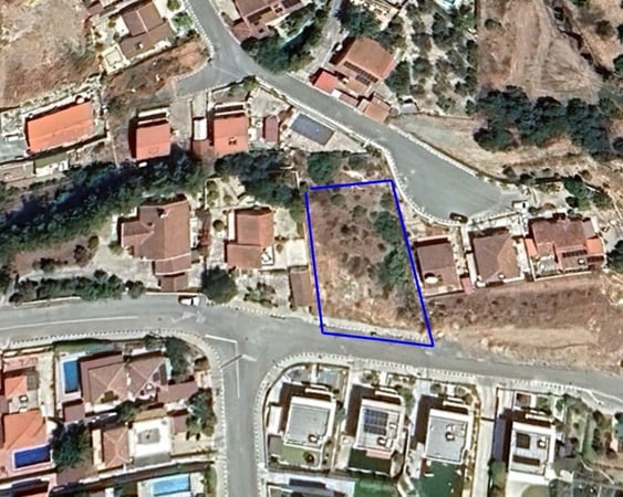 House in Foinikaria - view 1