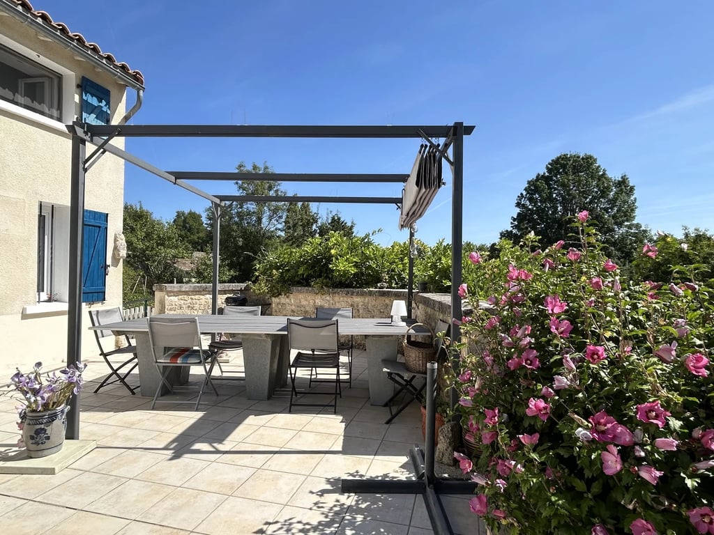 House in Chef-Boutonne - Image 2