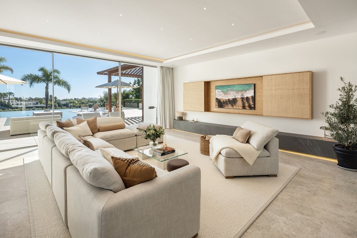 Villa in Nueva Andalucia - Image 3