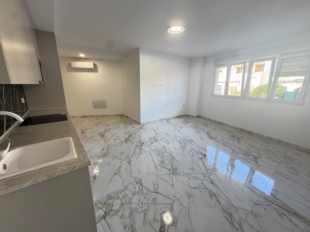 Apartment in Torrevieja - Image 4