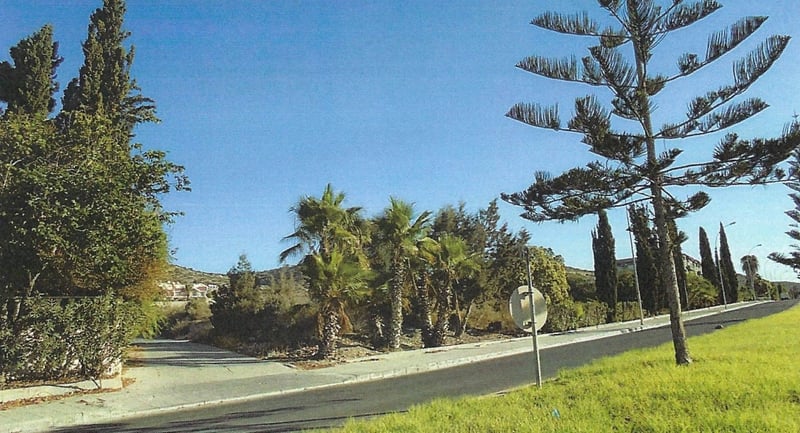 House in Kato Pyrgos - view 1