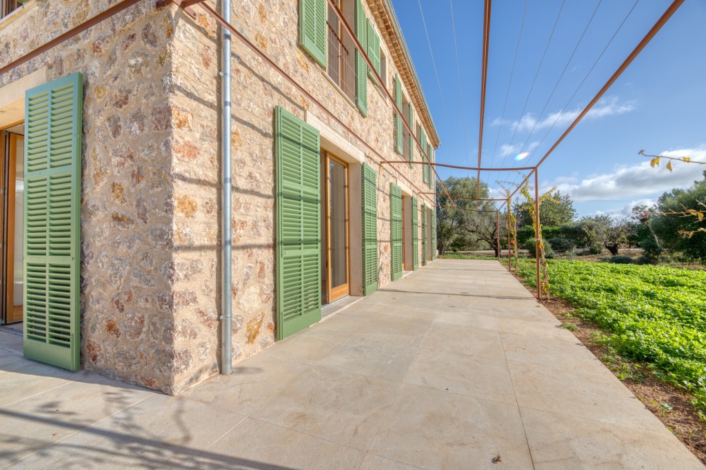 Farm, Ranch or Equestrian in Alaro - Image 3