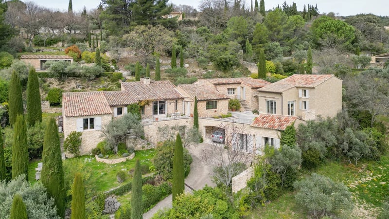 House in Gordes - view 1