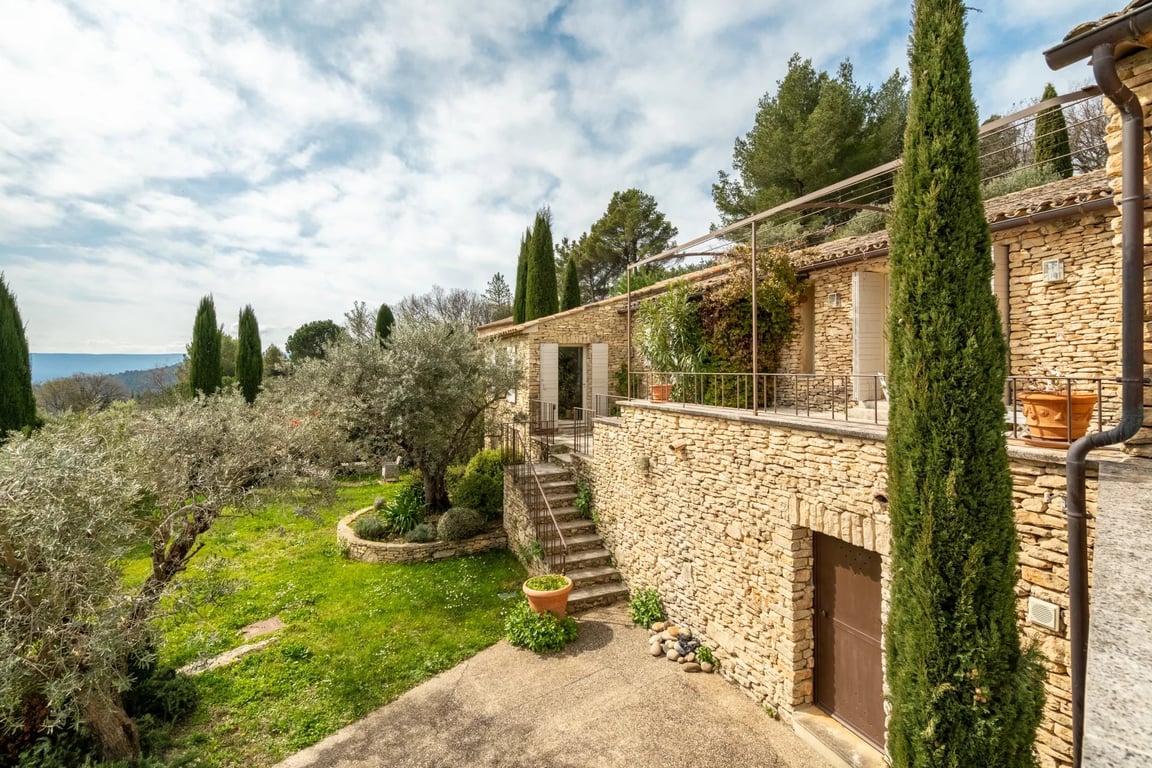 House in Gordes - Image 2