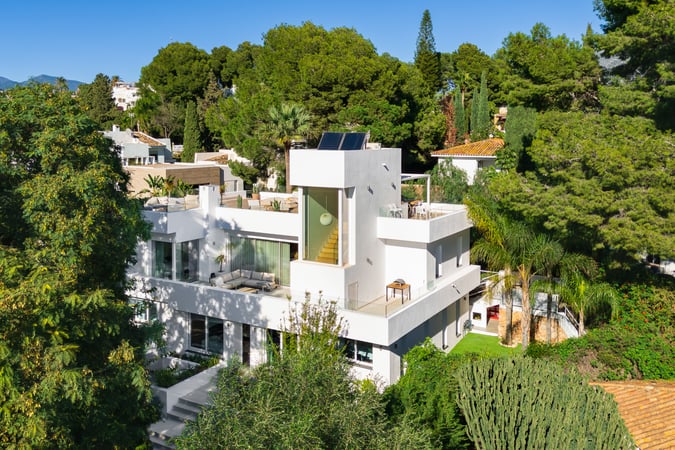 Villa in Nueva Andalucia - view 1