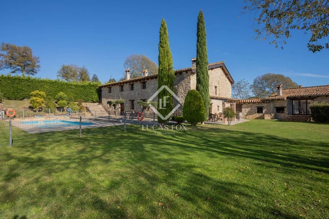 House in Santa Pau - view 1