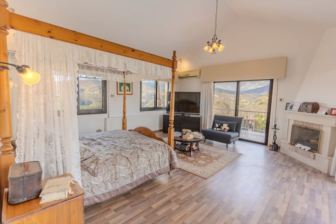 House in Foinikaria - view 1