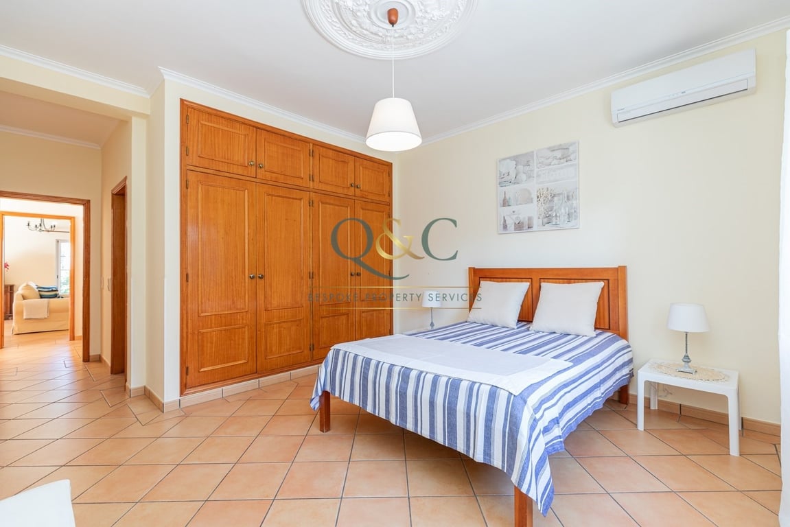 Villa in Almancil - Image 4