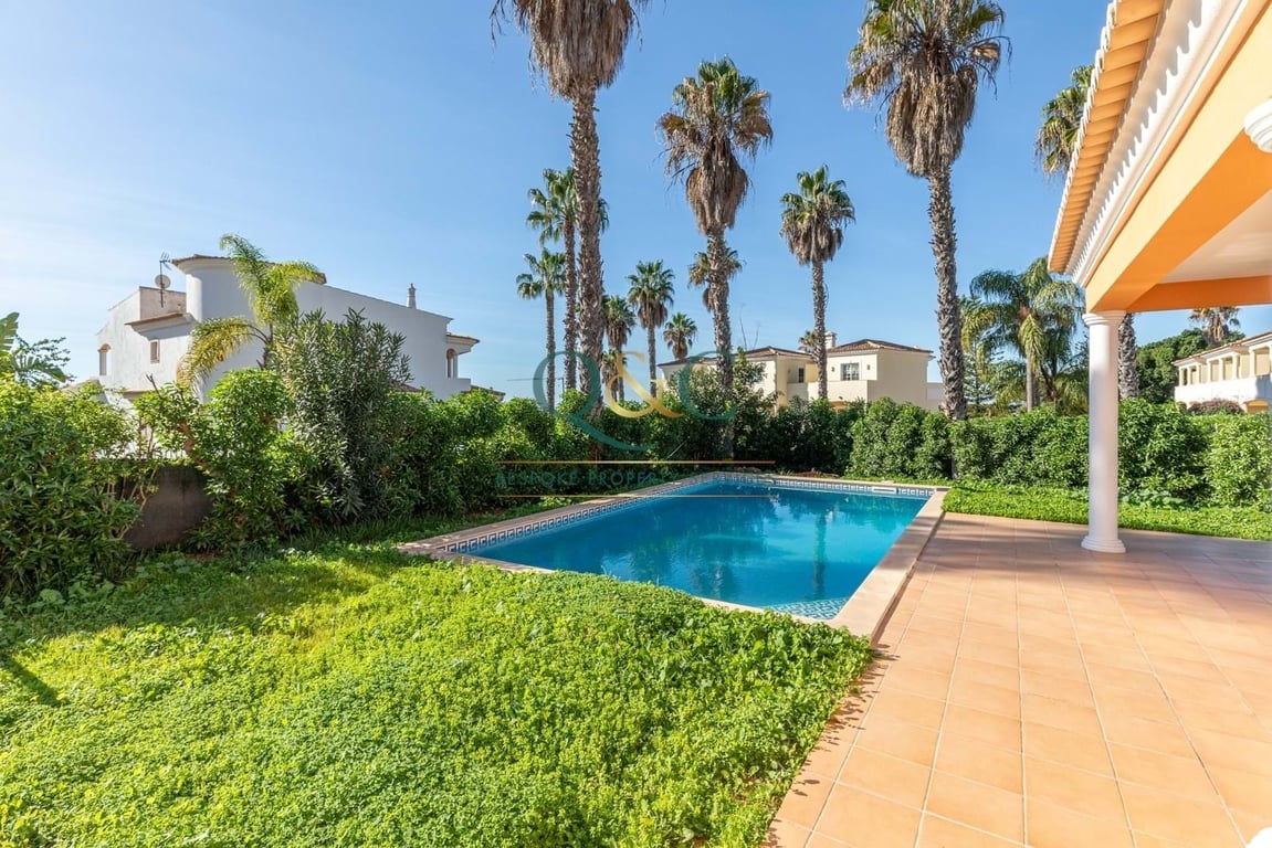 Villa in Almancil - Image 5