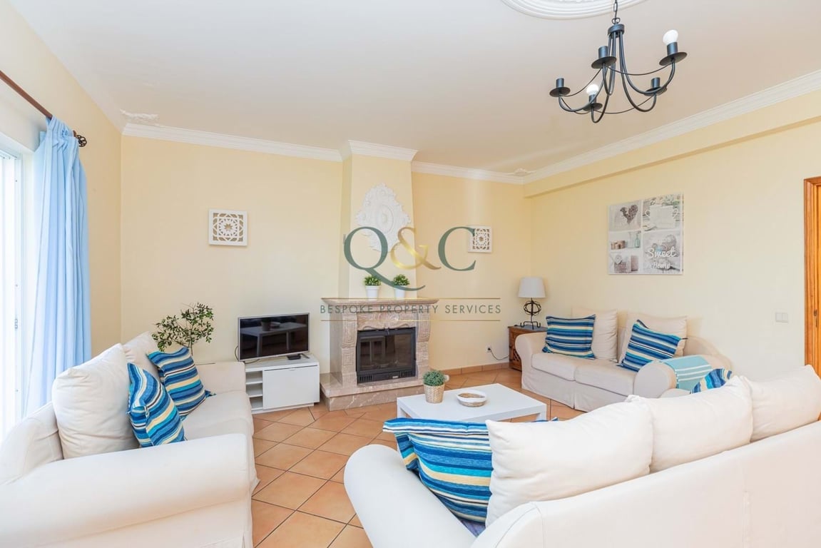 Villa in Almancil - Image 2