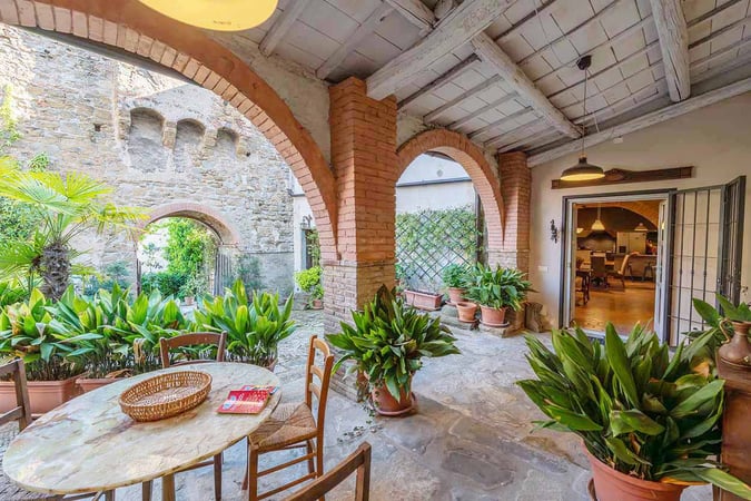 House in Castiglion Fiorentino - view 1