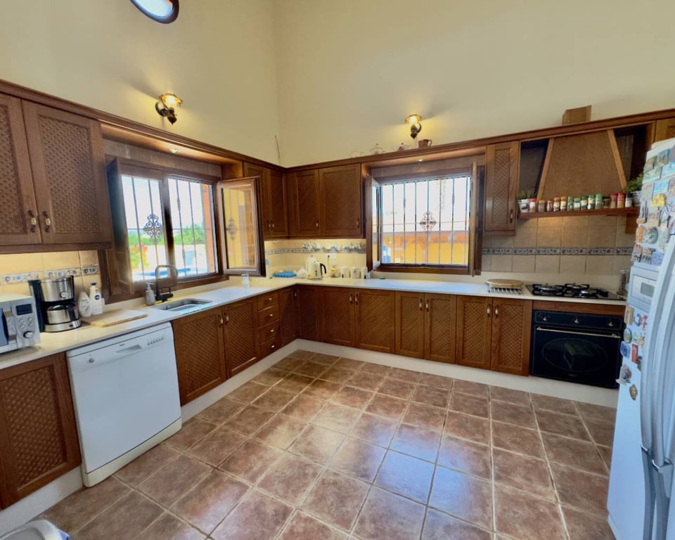 House in La Campaneta - Image 3