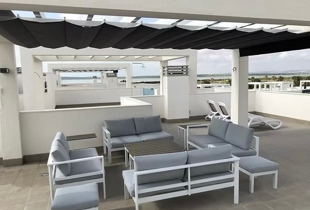 Penthouse in Urbanizacion El Raso - view 1