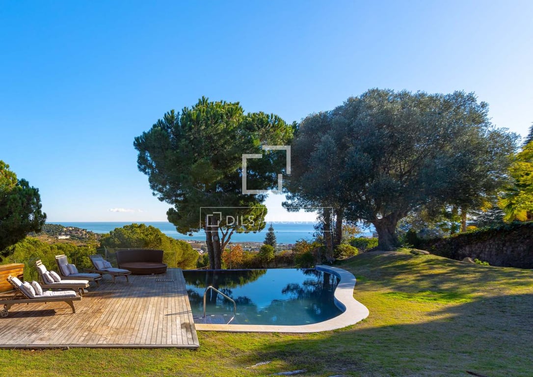 House in Teia - Image 3