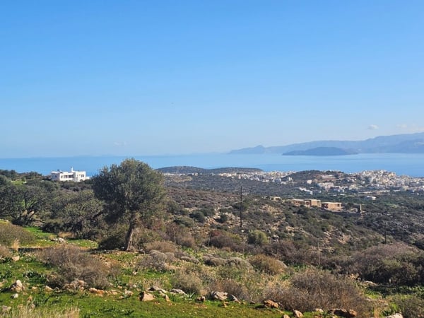 House in Agios Nikolaos - view 1