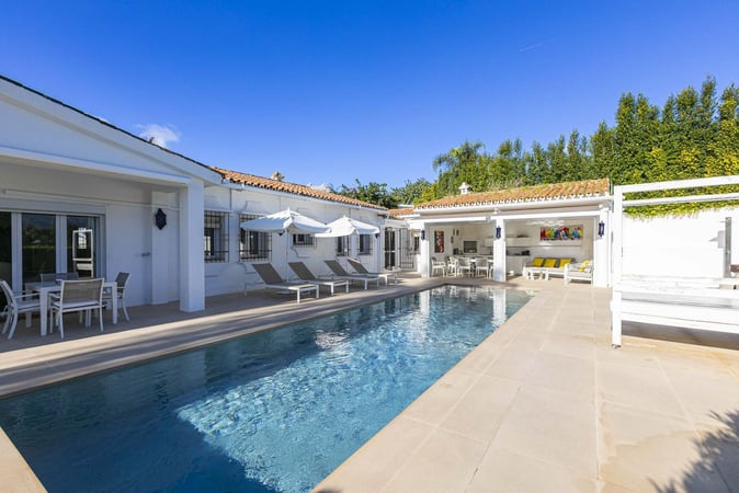 Villa in Benahavis - view 1