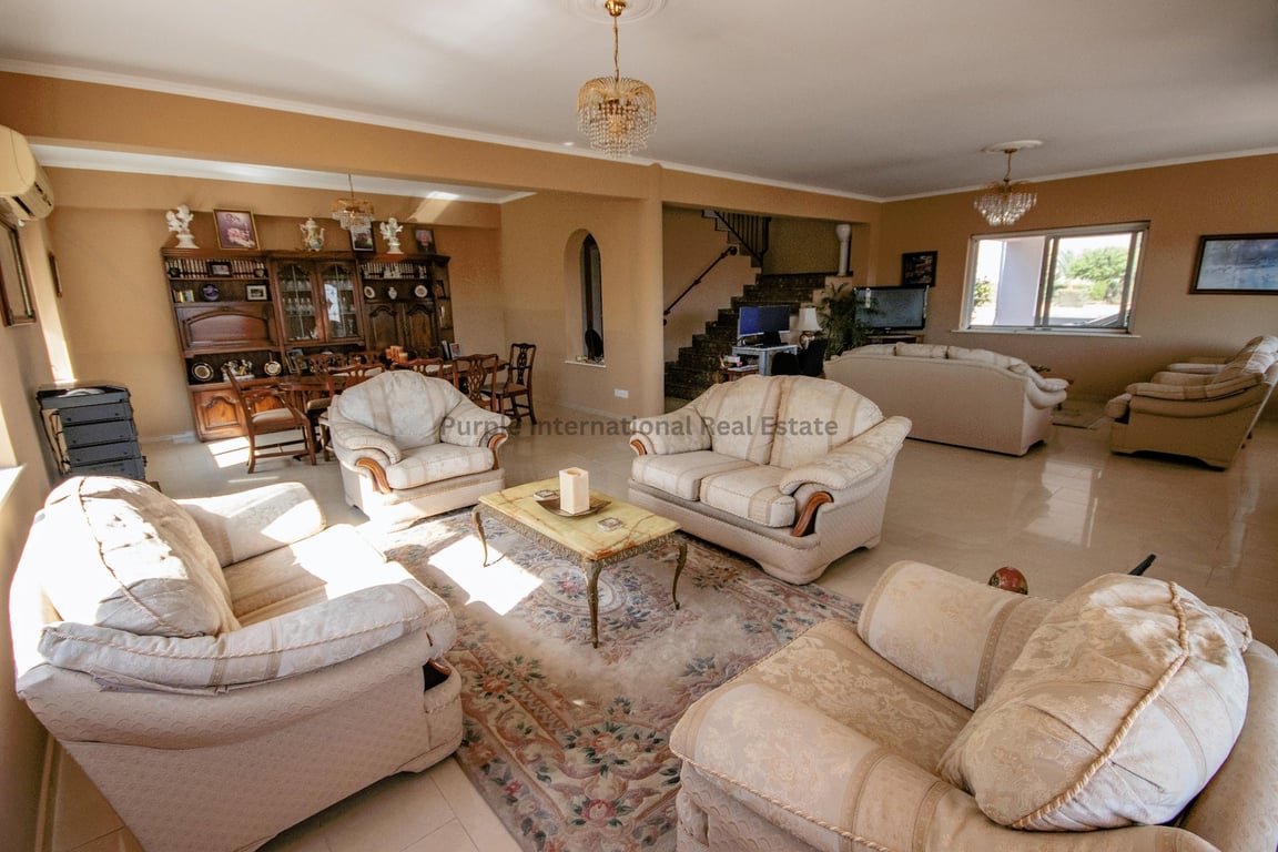 House in Kiti - Image 3