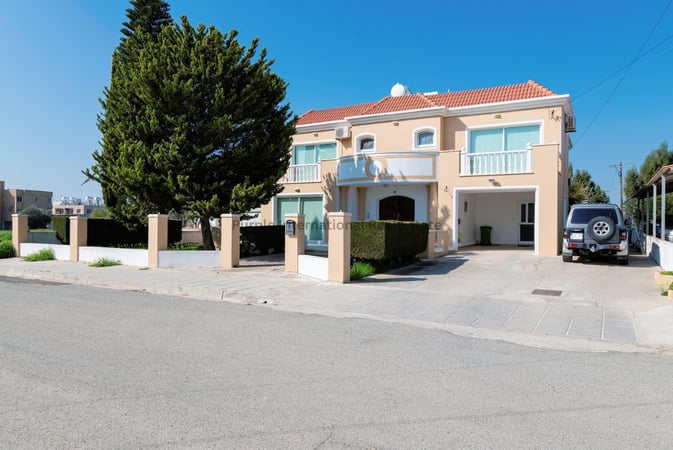 House in Paralimni - view 1