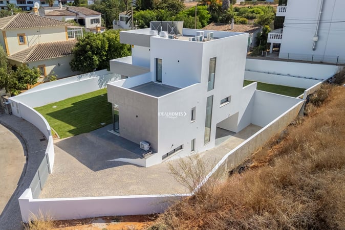 Villa in Lagos - view 1