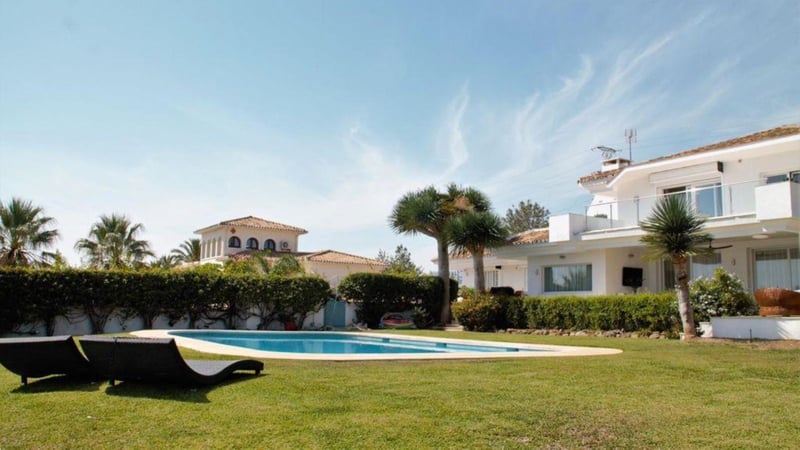 House in El Paraiso - view 1