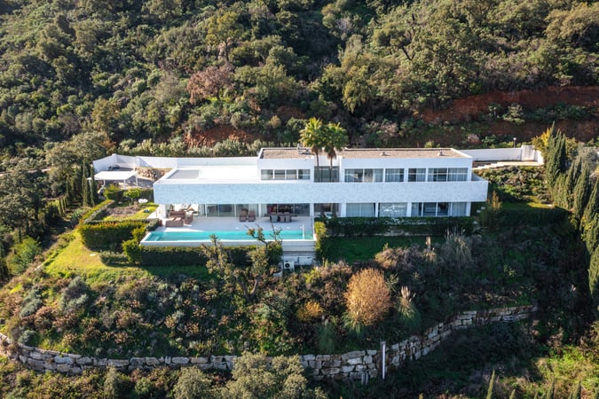 Villa in Artola - view 1