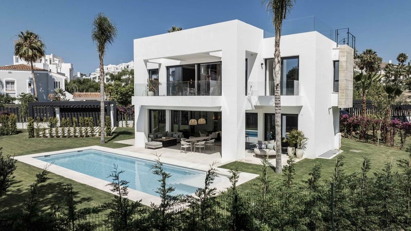 House in Estepona - view 1