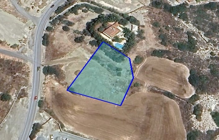 House in Kato Pyrgos - view 1