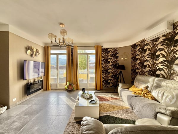 House in Esperaza - view 1