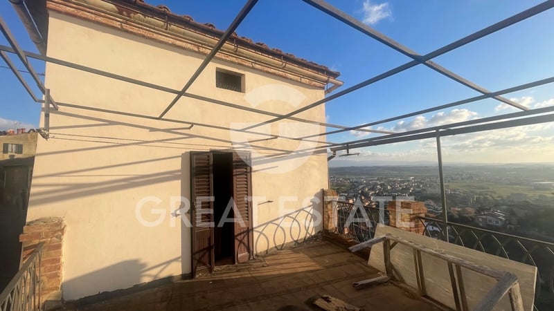 House in Sinalunga - view 1