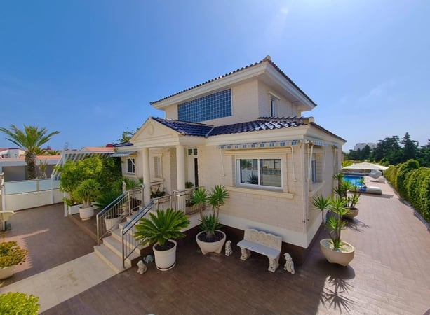 Villa in Torrevieja - view 1