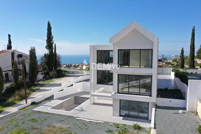 Villa in Tala - view 1