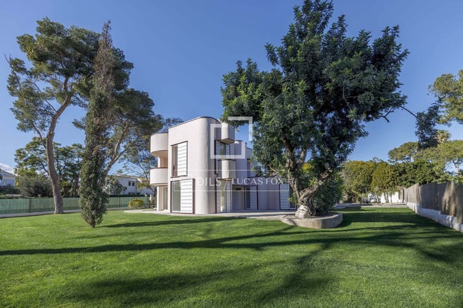 House in Rocafort de Vallbona - view 1