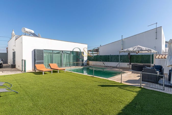 Villa in Faro (Sao Pedro) - view 1