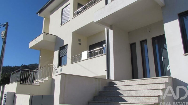 House in Viana do Castelo - view 1