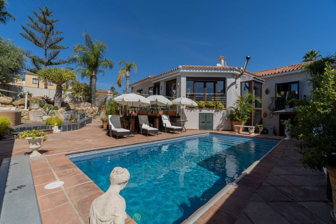 Chalet in Nuevo Guadiaro - view 1