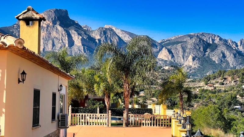 House in La Nucia - view 1