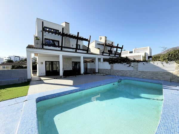 House in Estepona - view 1