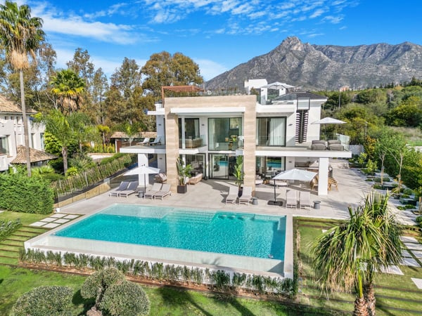 Villa in Nueva Andalucia - view 1