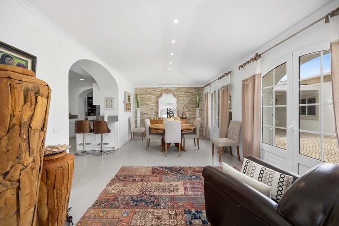 Villa in Agostos - view 1