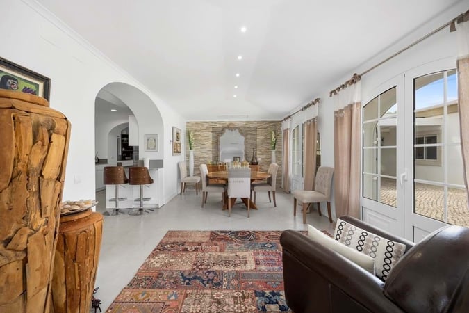 Villa in Agostos - view 1