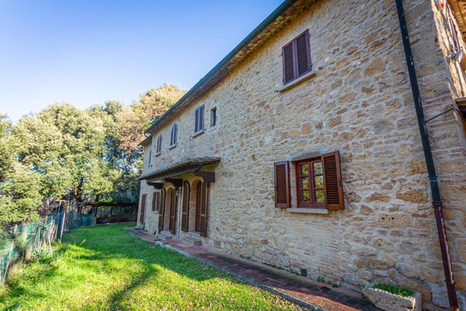 House in Volterra - view 1