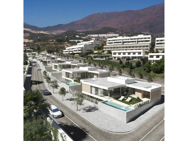 House in Estepona - view 1