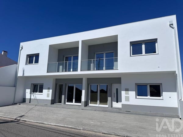 House in Lourinha - view 1
