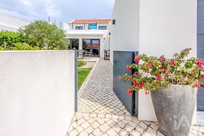 House in A dos Cunhados - view 1