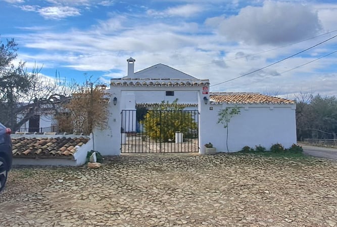 House in La Guardia de Jaen - view 1